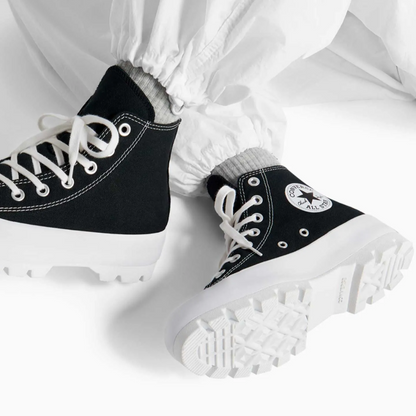 Tenis Converse de Plataforma Lugged Blancos en Bota de Lona para Mujer